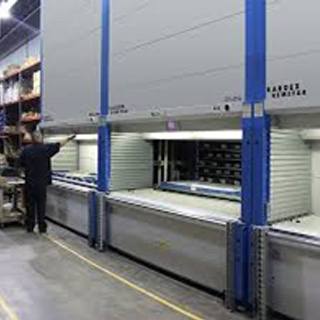 Vertical robotic solution for packaging saving 92% space